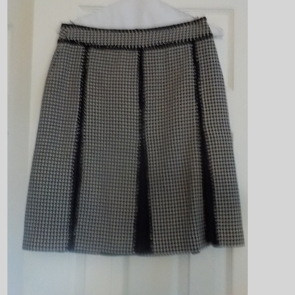 Anne Taylor skirt - size 0